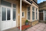 New Bright 1-Bed Flat Rear Access & Parking