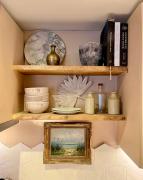 Vintage Basement Flat 1 min walk to beach.