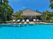 Bunga - Fabulous beachfront villa with pool & staff!
