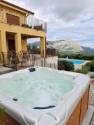 Sicilian Villa 5 BR Pool Jacuzzi Gym Sauna