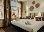 Multi-bedroom stay 9 Rooms near Beach