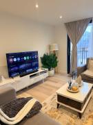 Modern Margate Retreat with Balcony & Parking