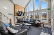 Executive-BBQ-Full-Kitchen-Washer-Dryer-Sauna-Backyard-Parking-Air-Conditioning