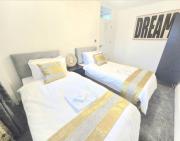 Spacious 3BR Home Hornchurch | Parking | Sleeps 5