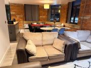 Spacious 2BR Apartment in Bradford | Sleeps 6