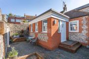 Charming Garden Cottage in Rottingdean Village