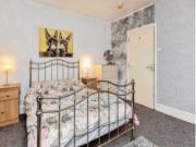Kettering Town Double Room with TV available for 90 days plus Shared bathroom, lounge & kitchen