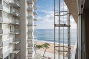 Apartamento con vistas laterales al mar en Platja