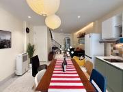Mid Century Modern Townhouse near jatujak park 3 bed 2 bath with bathtub