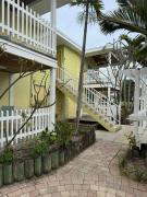 2BR Steps to Beach & Downtown w pool Unit 2