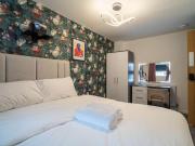 The Urban Residence - Sheffield 6BR Group-Family Stay - Sleeps 12