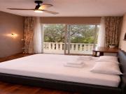 Luxury Garden Villa 50m from the Beach