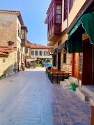 Lemon Tree Apartment with Private Garden in Kaleiçi