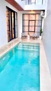 Foxy Corner Villa