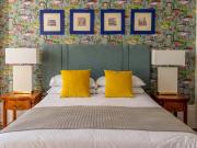 West Rocks Townhouse Hotel