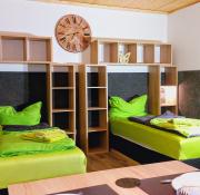 APARTMENTHAUS "AM KORNFELD" - 10 Gästewohnungen mit 1-3 Schlafzimmern, 40 Betten, Raucherbalkon, Reinigungs- & Wäscheservice, Grillgarten, Parkplatz