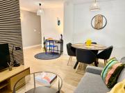 City center 2br walk everywhere