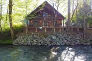 Lazy River Days - Riverfront Cabin Downtown Helen