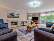 5 Bed in Woodbridge oc-72724