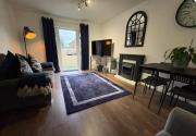 Spacey 2-Bedroom Apartment in Harefield, North West London