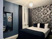 Luxury Five Bedroom house With Garden & Parking