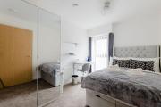 Beautifully Presented 2BDR Flat in Canada Water