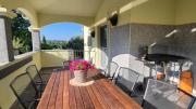Flora Apartment with pool by Villas Guide