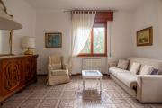 Villa pina garden floor 4 guests Villa Apartment Near Cinque Terre in nature Balcony Valley View Shared pool Hiking trails