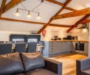 Dog-Friendly 8-Person Cottage with Private Hot Tub - Cantref, Brecon
