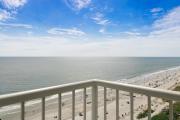 Seaside Serenity: 17th Floor Includes Breakfast