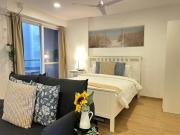 Hometel -Tira luxe With pvt Balcony- 800 mtr from Airport