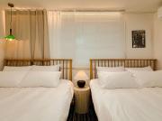 Jamsil Stay Lotte World, Gangnam 20minutes , Seongsu & Jongro