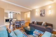 Grand appartement design sous les toits, Paris 16e