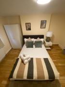 Riverside 2 Bedroom Apartment - Central Location