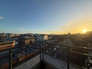 Modern City Centre Balcony Apartment - 2BR - Sleeps 4 - Parking & River Views