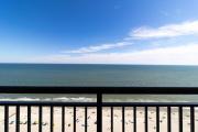 Seaside Dreamland: Your Oceanfront 21st Floor