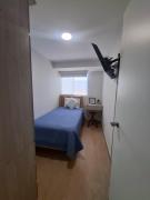 Cómoda habitación con TV a 15 min del aeropuerto