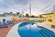 Desert Oasis With Heated Pool & Games Near Old Town