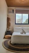 Hunters Stylish 2BR Suite with Full Kitchen near SM North EDSA
