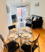 Stylish 2BR Apt - 4 Guests - Northern Quarter