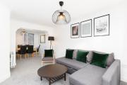 Anchor House by Prime Stays - 4-Bed Home with Parking - Sleeps 9