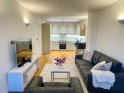 Designer 1 Bed Flat in Iconic Building