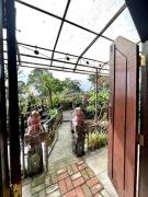 Backpackers Cabin with Mountain View