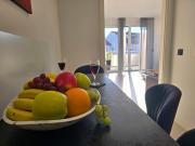 Modernes Apartment mit Balkon- Aufzug & Nähe Flughafen