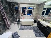 Stunning double bedroom Greenwich London with private bathroom