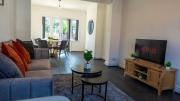Spacious Private Home Sleeps 5 Garden & Parking