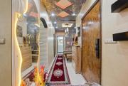 Golden cocoon - bright living room and cozy bedroom-