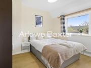 Spacious 3BR House in Tilbury, Driveway and Garden