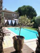 Appartement 70 m2 près de tout à pied, piscine de la propriété, parking