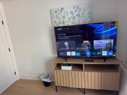 Modern 2BR Driveway Parking Pet Friendly nearby ocean